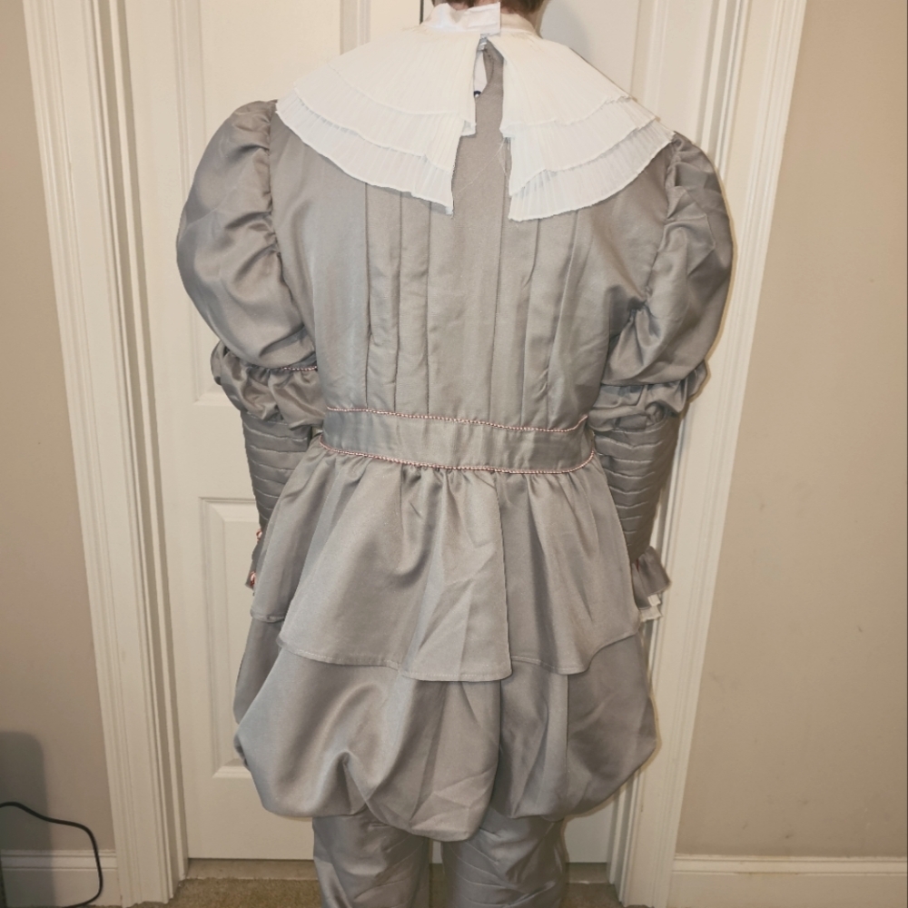 Authentic 2017 IT Pennywise screen worn prop/costume. Excellent quality & condit - Picture 8 of 10
